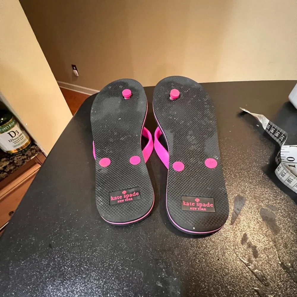 Kate Spade black /white polka dot with pink size 7/8 flip flop